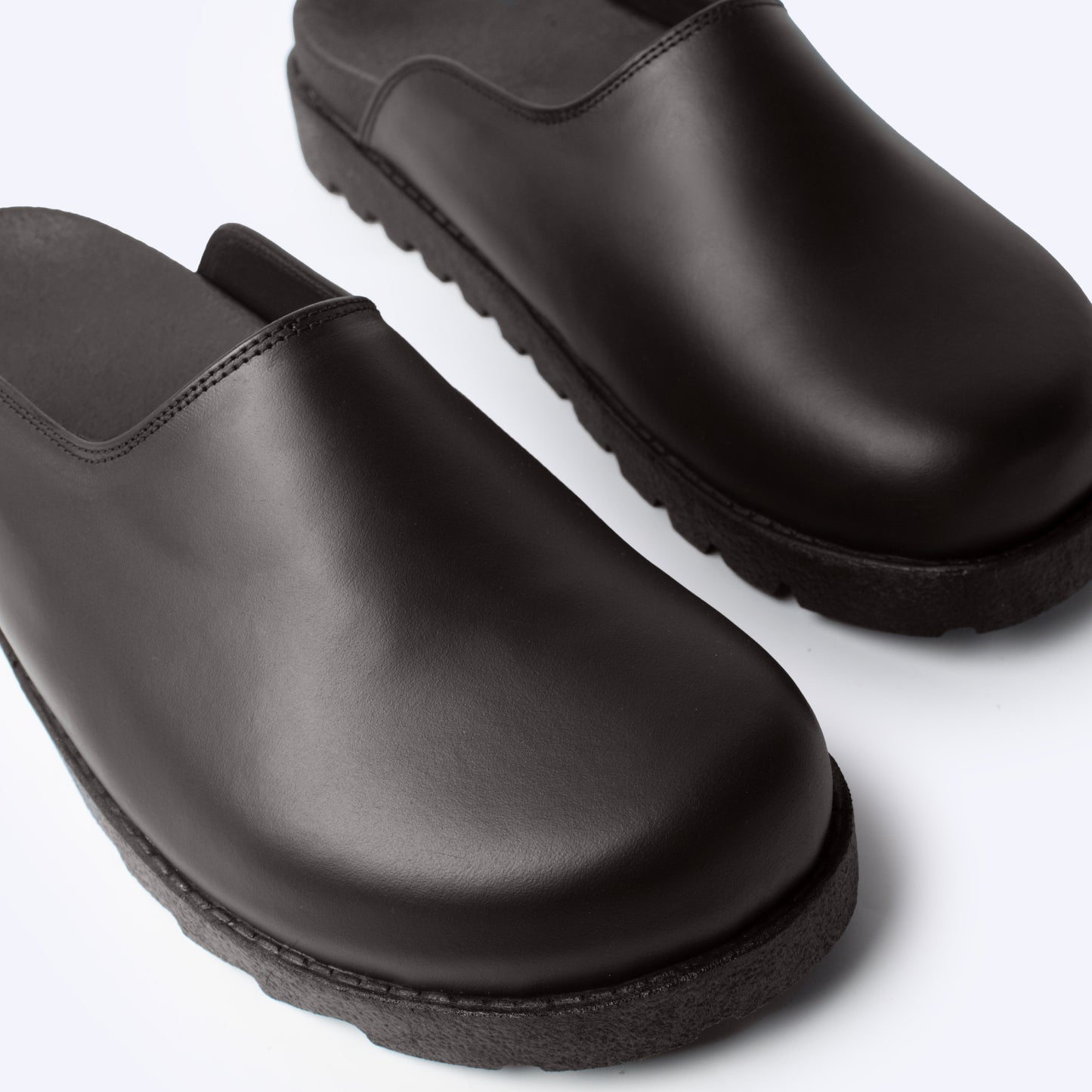 Raven Clogs